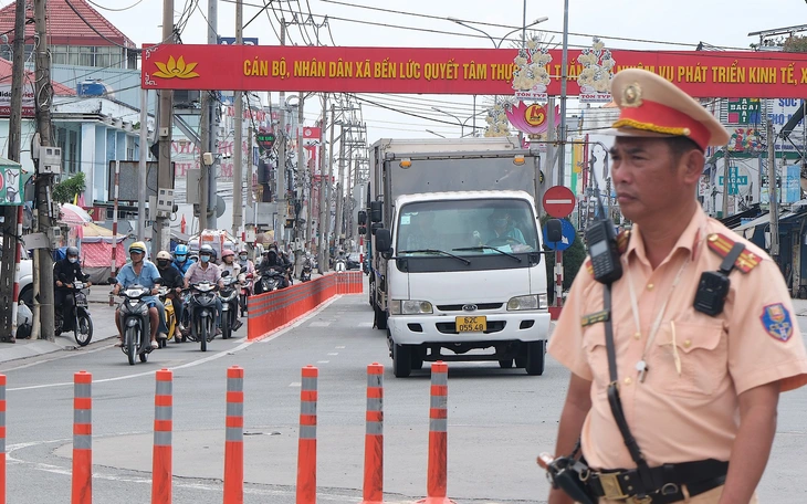 Giới hạn tốc độ 50km/h với xe máy ở quốc lộ 22: Người dân đề xuất linh hoạt tốc độ, làm metro - Ảnh 2.