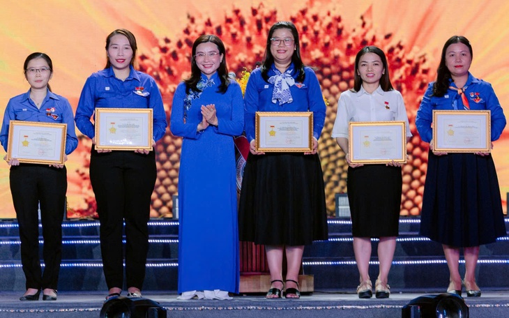 Tuổi trẻ Trung tâm Phát thanh – Truyền hình quân đội báo công dâng Bác - Ảnh 5.