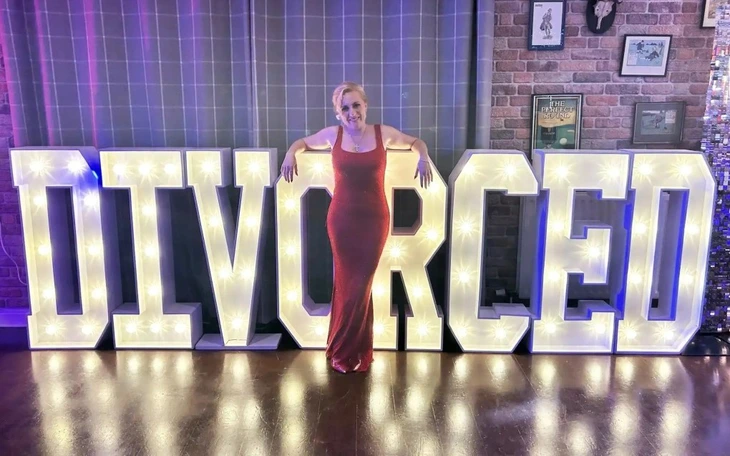 Vì sao 'ộp-pa Hàn' dán hình ma lên cửa kính ô tô? - Ảnh 3.