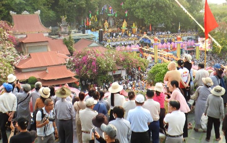 Lễ hội Quán Thế Âm - Ảnh 2.