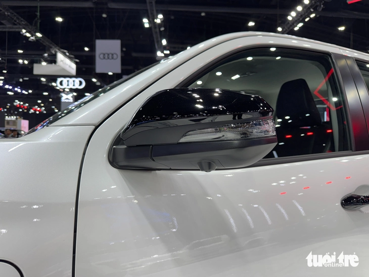 Toyota Hilux - Ảnh 4.