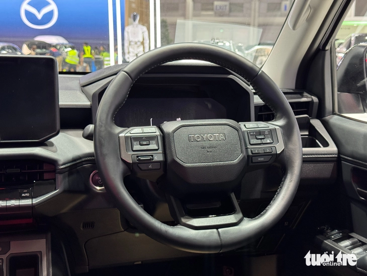 Toyota Hilux - Ảnh 9.