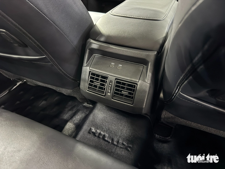 Toyota Hilux - Ảnh 14.