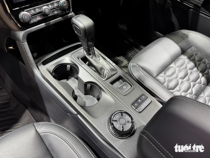 Ford Everest - Ảnh 11.