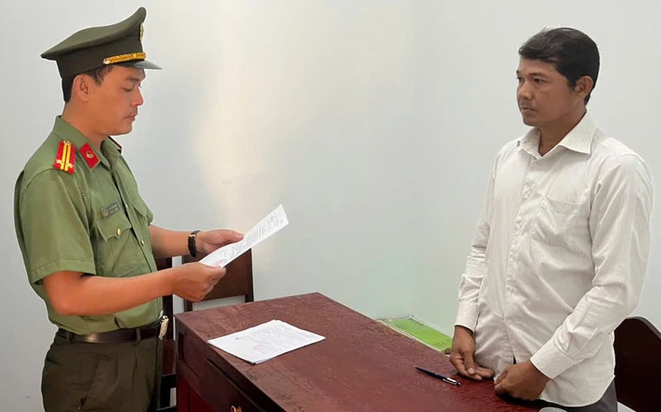 Bắt quả tang vụ tàng trữ chất ma túy còn phát hiện thêm vật nghi là súng quân dụng - Ảnh 4.