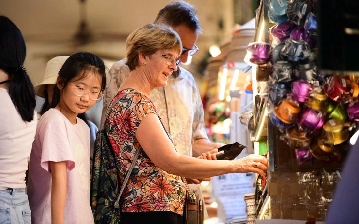 Đà Nẵng cấm buôn bán trên vỉa hè: dành cho người đi bộ và đậu xe máy - Ảnh 4.