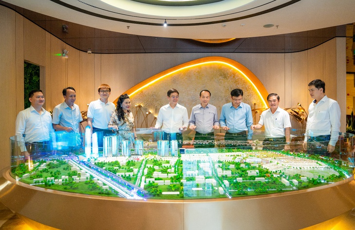 Đoàn lãnh đạo TP Huế thăm Kim Oanh Group - Ảnh 2.