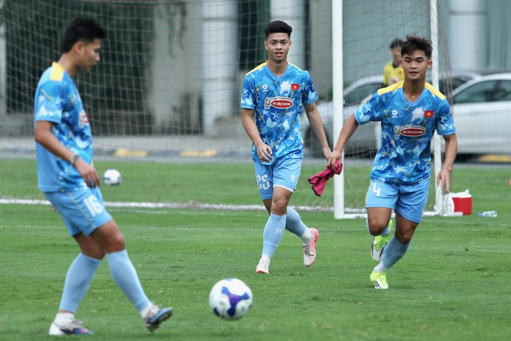 U23 lên đường sang Tây An, đội tuyển quốc gia chờ Hoàng Hên - Ảnh 1. hoàng hên - Ảnh 1.