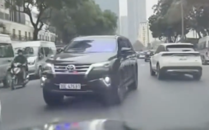 Kiểm tra tài xế dừng xe sai quy định trên cao tốc phát hiện thêm nhiều lỗi, phạt 77 triệu đồng - Ảnh 2.