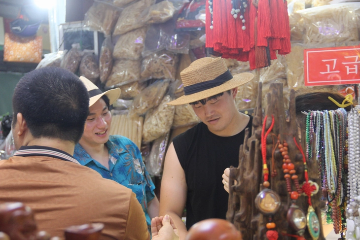 khách quốc tế - Ảnh 2.