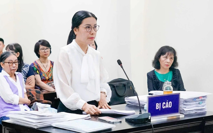 Cựu hiệu trưởng bị đề nghị 4-5 năm tù trong vụ lạm thu hơn 1 tỉ tiền dạy thêm từ 13 năm trước - Ảnh 4.