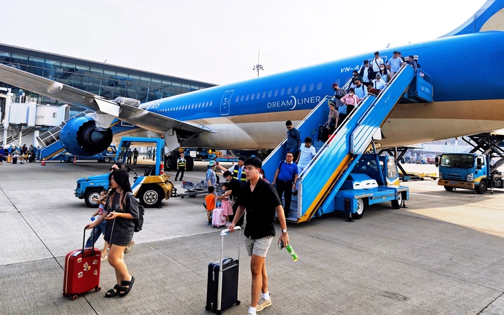 Tạm dừng đường bay Hải Phòng - Cam Ranh do giá xăng dầu - Ảnh 2.