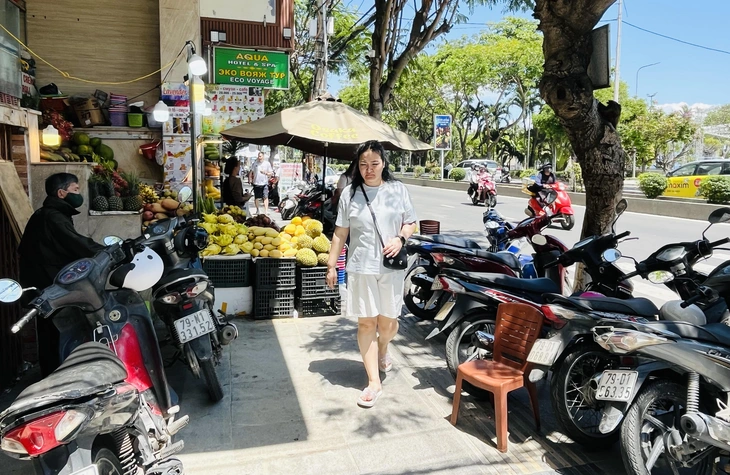 Đà Nẵng cấm buôn bán trên vỉa hè - Ảnh 2.