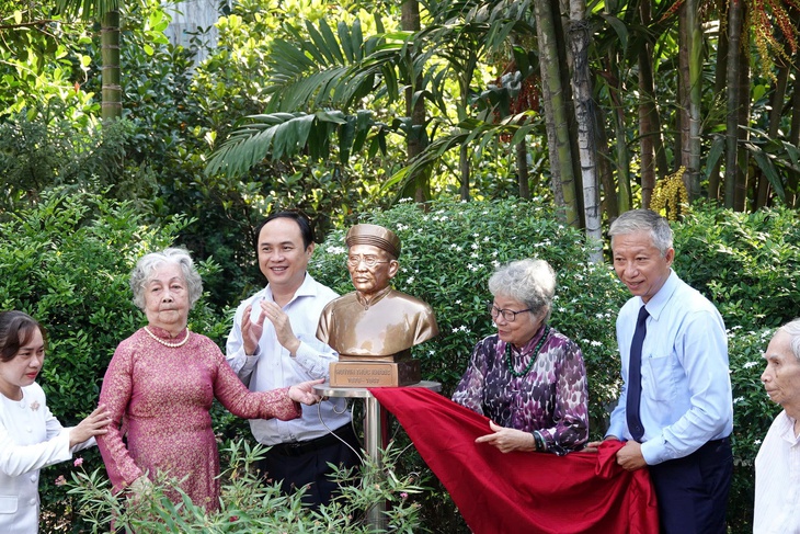 Lễ tưởng niệm 100 năm ngày mất nhà chí sĩ yêu nước Phan Châu Trinh - Ảnh 5.