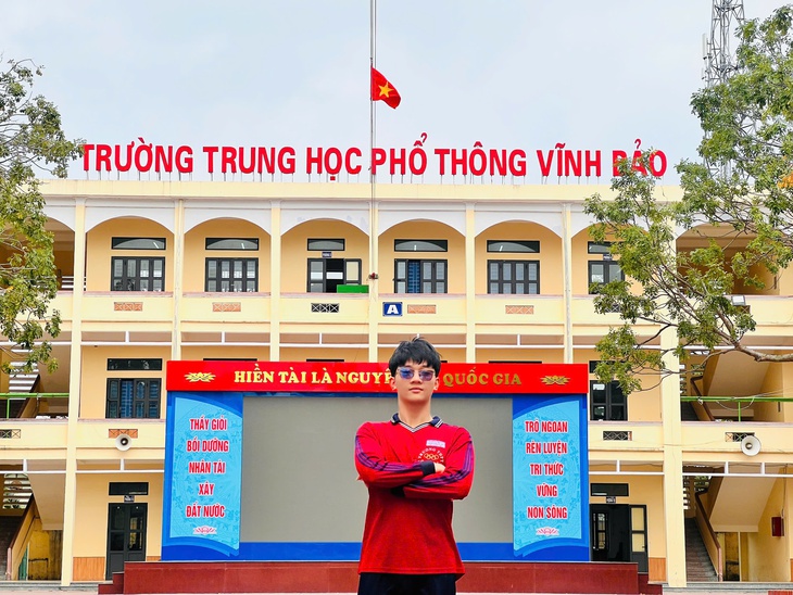 Thủ khoa phá mọi kỷ lục thi đánh giá tư duy: Tự học và luyện đề trên mạng - Ảnh 2.