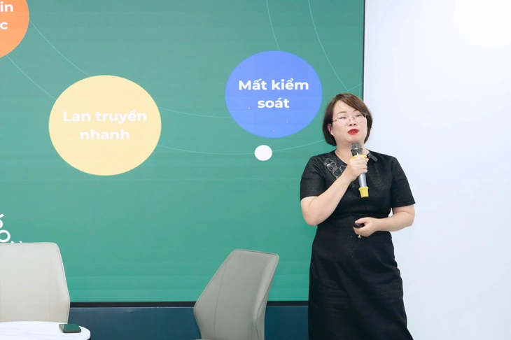 Học tại báo Tuổi Trẻ, sinh viên Văn Lang tổ chức tọa đàm 'thực chiến' cùng giám đốc truyền thông - Ảnh 4.