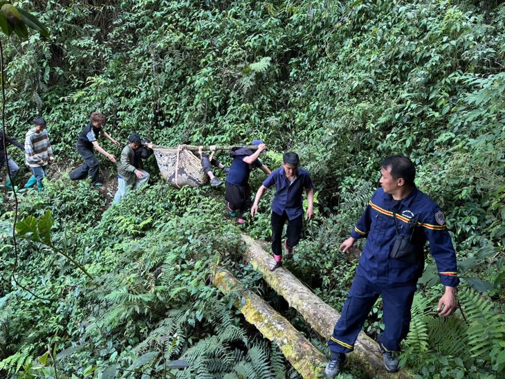Băng rừng tìm kiếm, cứu hai vận động viên bị lạc đường trong giải chạy địa hình ở Sơn La - Ảnh 5.