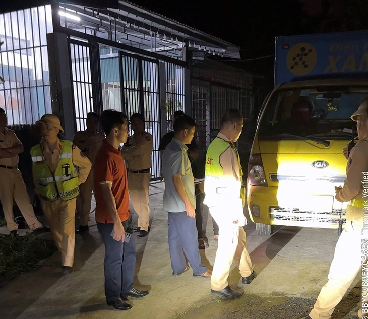 Xe tải giao hàng gây tai nạn chết người rồi bỏ trốn - Ảnh 2.