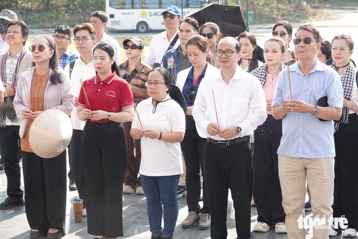 sân khấu - Ảnh 2.