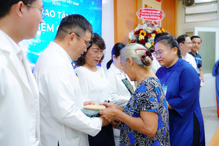 40 năm gắn bó với trung tâm bảo trợ TP.HCM: 'Cuộc sống tôi đã bớt khó khăn hơn' - Ảnh 4.