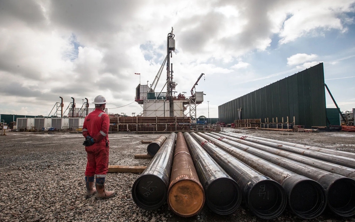 Giá dầu giảm nhưng cú sốc có thể còn kéo dài - Ảnh 4.