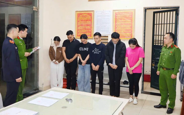 Bắt 4 người tại phòng khám phụ sản Helia giả bác sĩ 'vẽ' bệnh, thu lợi hàng chục tỉ đồng - Ảnh 4.