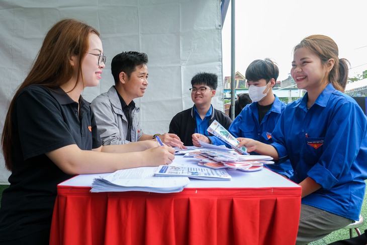 Vụ 'tố' doanh nghiệp 'ép tăng ca' khi thực tập: Nhà trường, học sinh nói gì? - Ảnh 4.