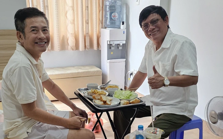 Thí sinh 'Miss Grand' rơi răng giả khi đang hô tên - Ảnh 2.