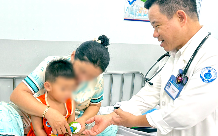 Bộ Y tế chỉ đạo khẩn sau khi cả nước có gần 25.000 ca mắc tay chân miệng - Ảnh 2.