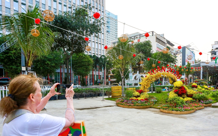 Sở Xây dựng TP.HCM: Tận dụng đất trống ở các phường làm tạm công viên, vườn hoa - Ảnh 2.