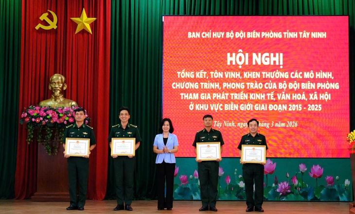 Biên phòng - Ảnh 1.