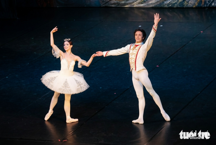 Hơn 10 phút vỗ tay dành cho những nghệ sĩ ballet xuất sắc của Nga và Kẹp hạt dẻ ở Nhà hát Hồ Gươm - Ảnh 5.