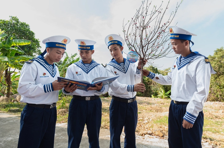 Nhiếp ảnh gia kể chuyện sức trẻ nơi đầu sóng qua 114 bức ảnh - Ảnh 3. biển đảo - Ảnh 3.