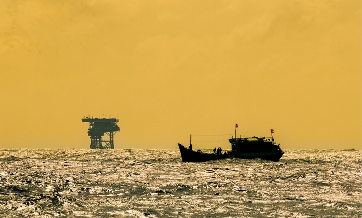 Nhiếp ảnh gia kể chuyện sức trẻ nơi đầu sóng qua 114 bức ảnh - Ảnh 4. biển đảo - Ảnh 4.