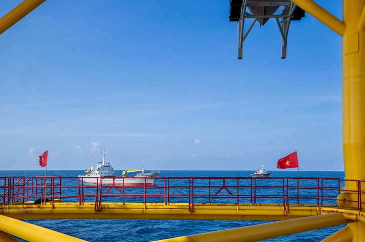 Nhiếp ảnh gia kể chuyện sức trẻ nơi đầu sóng qua 114 bức ảnh - Ảnh 7. Ngắm những bức ảnh tuyệt đẹp về biển đảo Việt Nam - Ảnh 7.