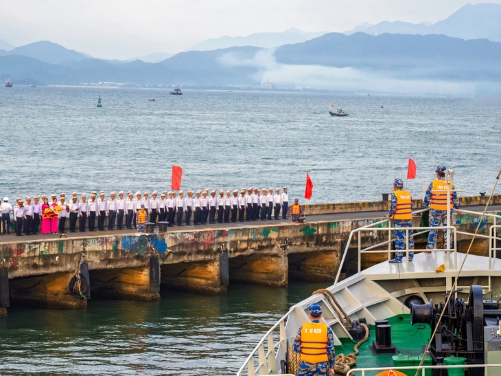 Nhiếp ảnh gia kể chuyện sức trẻ nơi đầu sóng qua 114 bức ảnh - Ảnh 14. biển đảo - Ảnh 14.