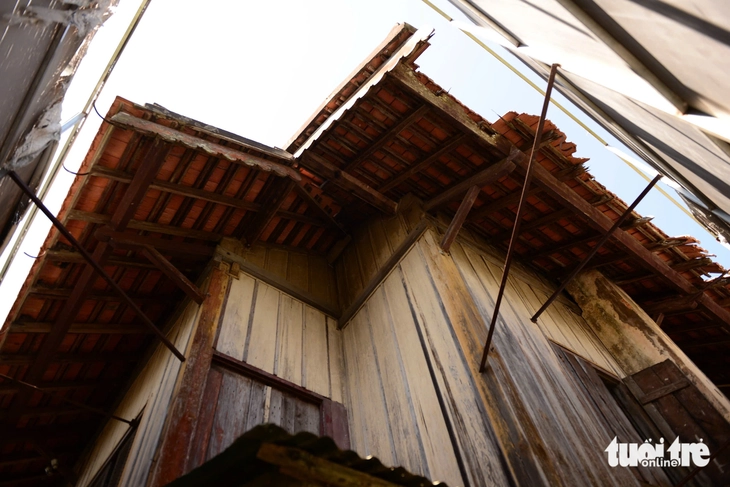 Rạp Hòa Bình Đà Lạt và nhiều biệt thự công đang bị hư hại - Ảnh 5.