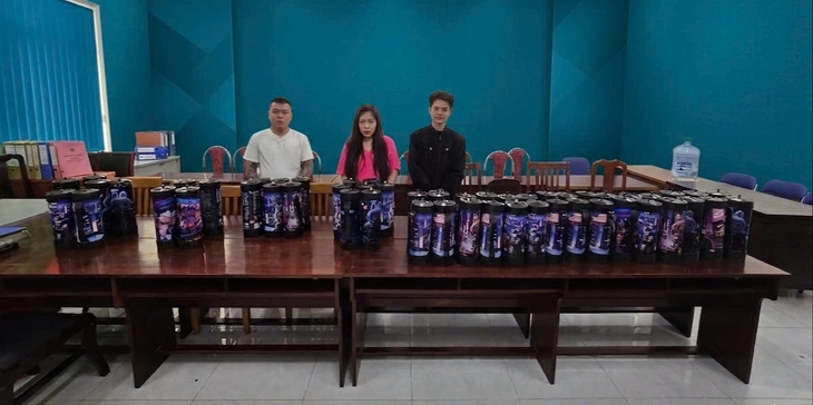 Công an TP.HCM triệt phá đường dây mua bán, giao 'khí cười' tận nhà, tiền giao dịch hơn 10 tỉ đồng - Ảnh 2.