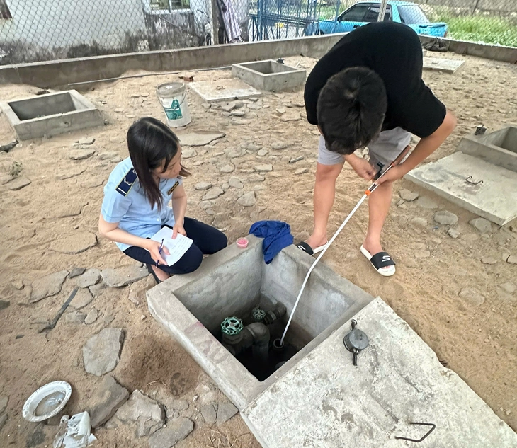 Cây xăng ở Cần Thơ bán giá cao hơn giá niêm yết bị phạt 50 triệu đồng - Ảnh 1.