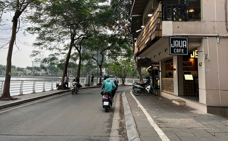 Vỉa hè đã dần thông thoáng - Ảnh 2. vỉa hè - Ảnh 2.