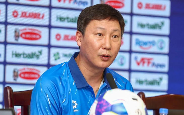 HLV Phạm Minh Đức: Xuân Son không có bóng để chơi trước Bangladesh - Ảnh 4.