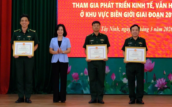 Tiếp nhận thêm 73 người từ Campuchia, có người bị truy nã - Ảnh 3.