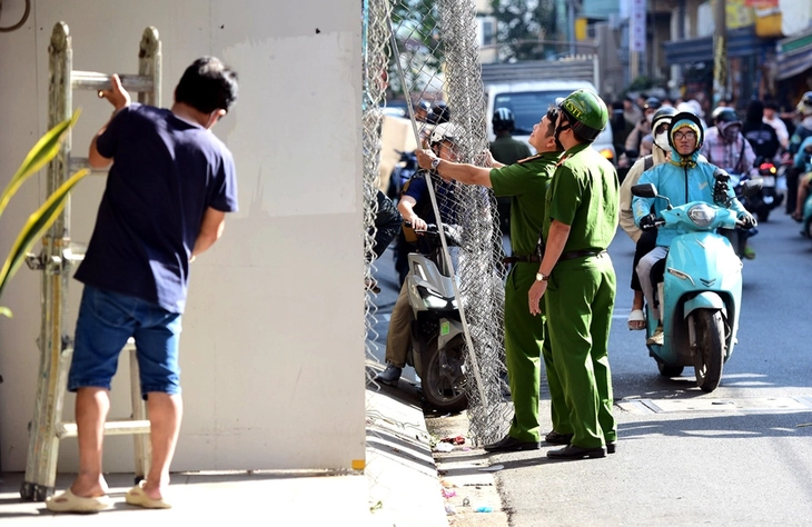 Vỉa hè đã dần thông thoáng - Ảnh 4. Vỉa hè đã dần thông thoáng - Ảnh 3.