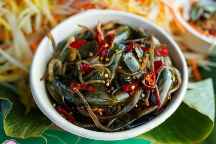 Háo hức xem trình diễn xẻ cá ngừ 50kg, trải nghiệm ẩm thực 5 sao của ba miền - Ảnh 8.