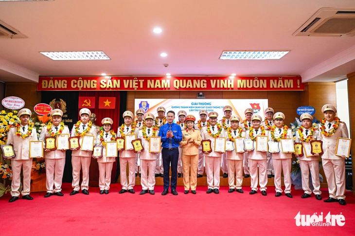 Tuyên dương 63 thanh niên tiêu biểu của lực lượng cảnh sát giao thông - Ảnh 6.