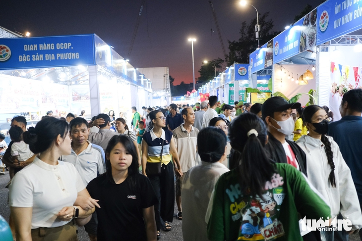 Ngày hội ẩm thực Gia Lai vô số món ngon, du khách háo hức nếm thử - Ảnh 4.