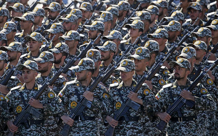 Iran dọa tấn công khách sạn chứa lính Mỹ, Israel không kích dồn dập Tehran - Ảnh 2.