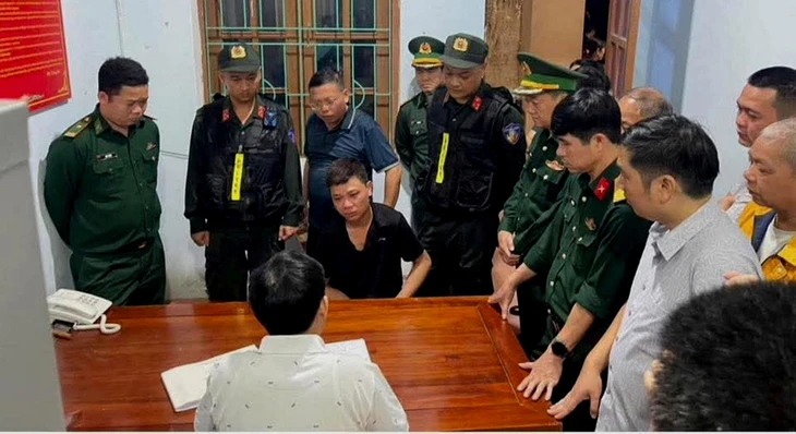 Lý do tài xế taxi bị bắn chết khi chở khách từ Đà Nẵng về Quảng Trị 'nói chuyện' với vợ? - Ảnh 1.