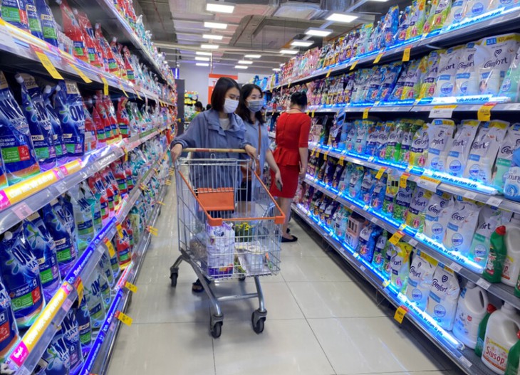 Nỗ lực giữ giá từ đầu nguồn, tiếp sức người tiêu dùng - Ảnh 2.