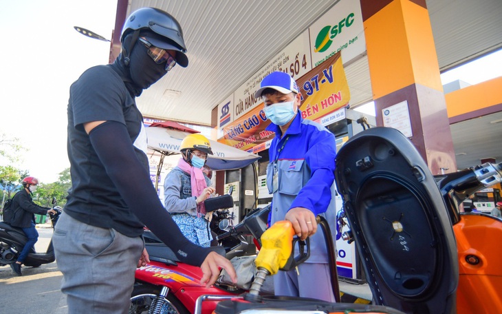 Chi tạm ứng 8.000 tỉ đồng từ nguồn ngân sách cho quỹ bình ổn giá xăng dầu - Ảnh 2.